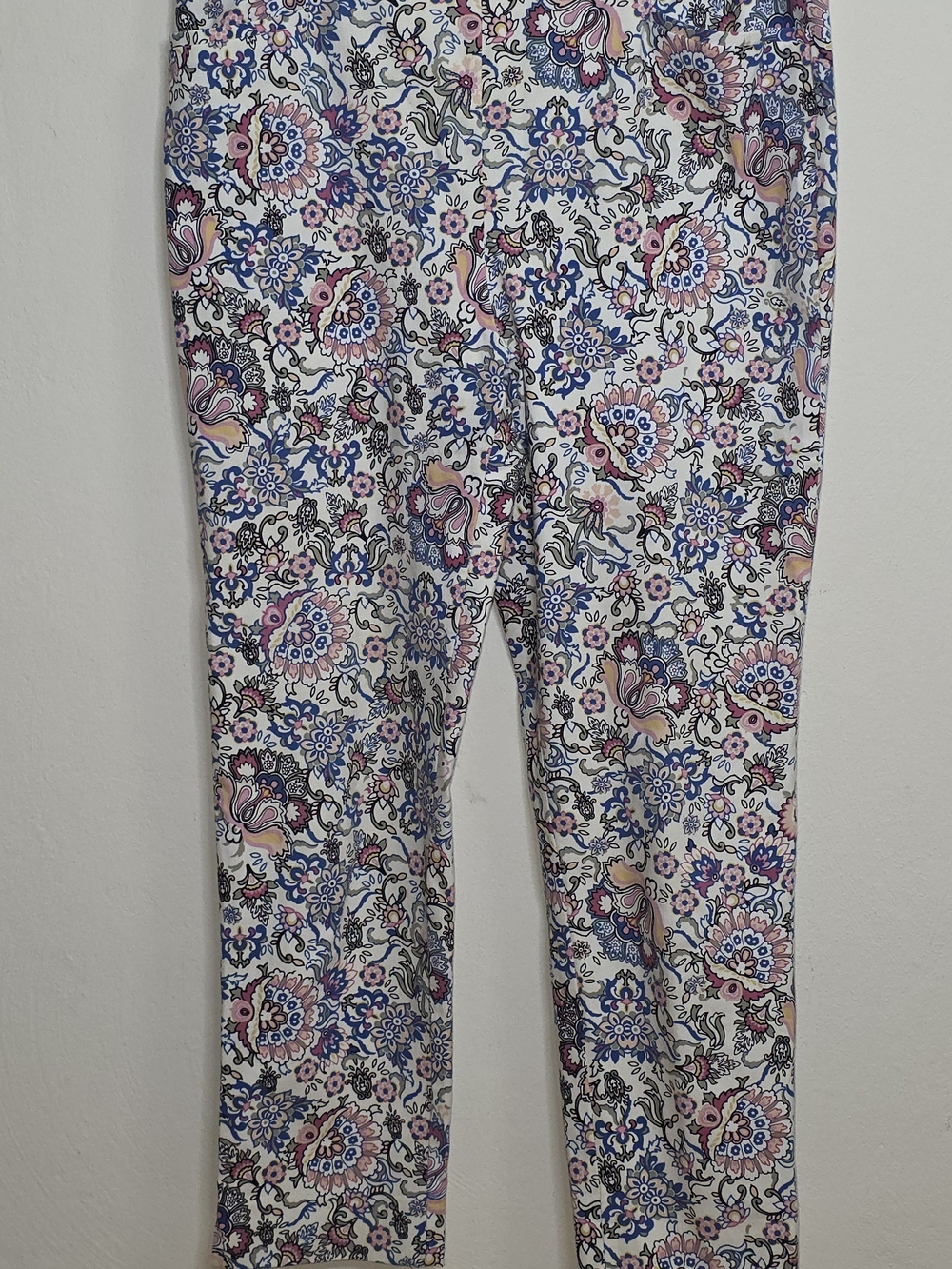 Chico's Floral Paisley Leggings in Pink, Blue & Cream - Picture 1 of 3